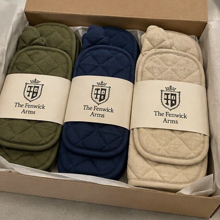 Customized oven mitts for bakeries and pizzerias