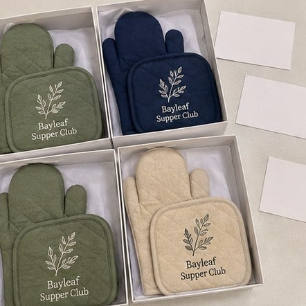 Customized oven mitts for corporate and holiday gifting